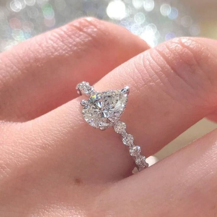 Elegan Damla Nişan Yüzüğü