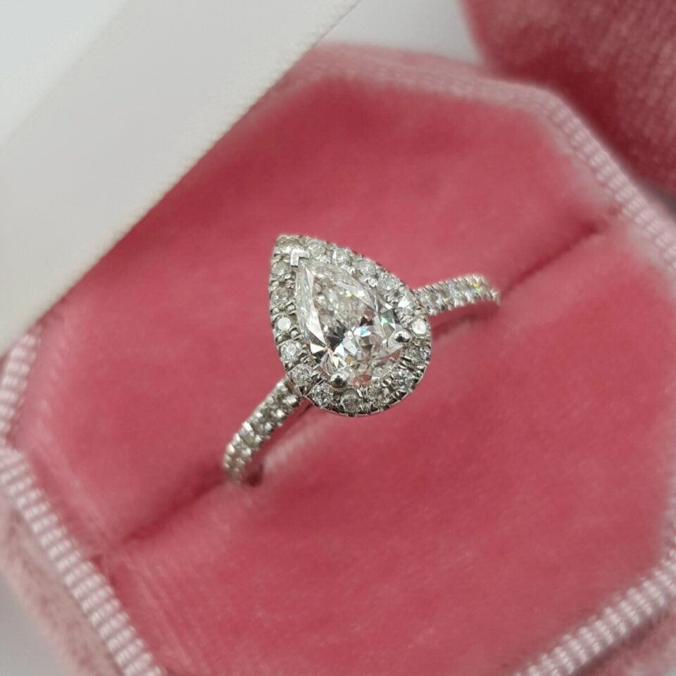 Halo Simülasyon Pırlanta Damla Yüzük