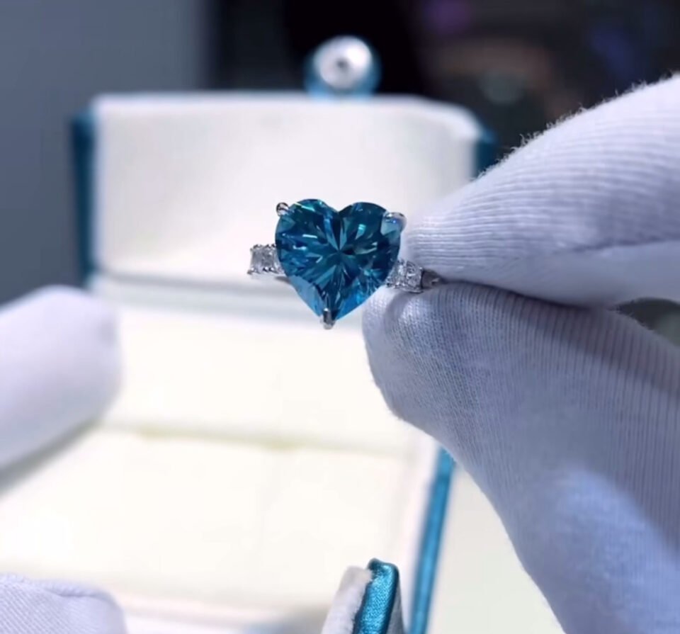 Mavi Safir Zirconia Kalp Tektaş
